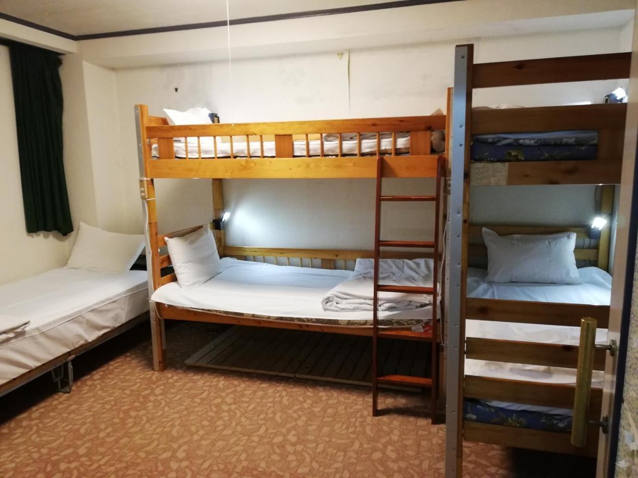 Family & Bakpak Tokyo Hostel Room photo